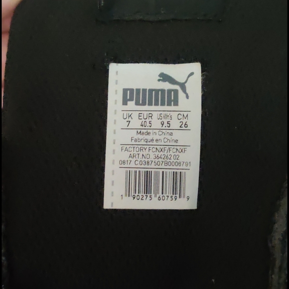 LAST CHANCE Used Suede Puma Sneakers - Picture 4 of 6